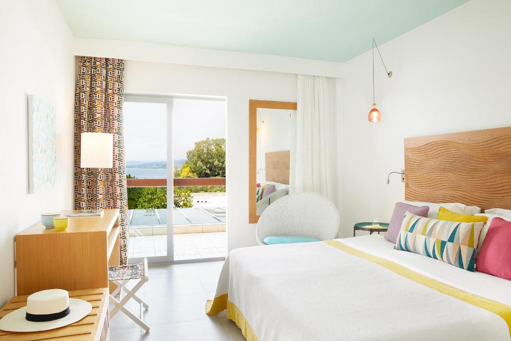 Двухместный (Двухместный номер с 2 отдельными кроватями и видом на море) курортного отеля Eagles Palace, Уранополис