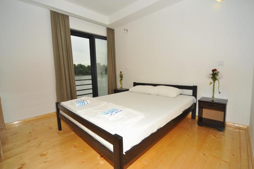 Двухместный (Двухместный номер с 1 кроватью или 2 отдельными кроватями и хорошим видом) отеля B&B Botel Charlie, Белград