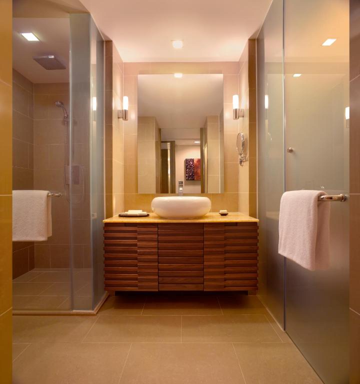 Двухместный (Двухместный номер с 2 отдельными кроватями и видом на море) отеля Hyatt Regency Kinabalu, Кота-Кинабалу