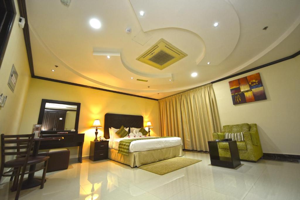 Сьюит (Номер Делюкс с кроватью размера «king-size») апарт-отеля Alain Hotel Apartments Ajman, Аджман