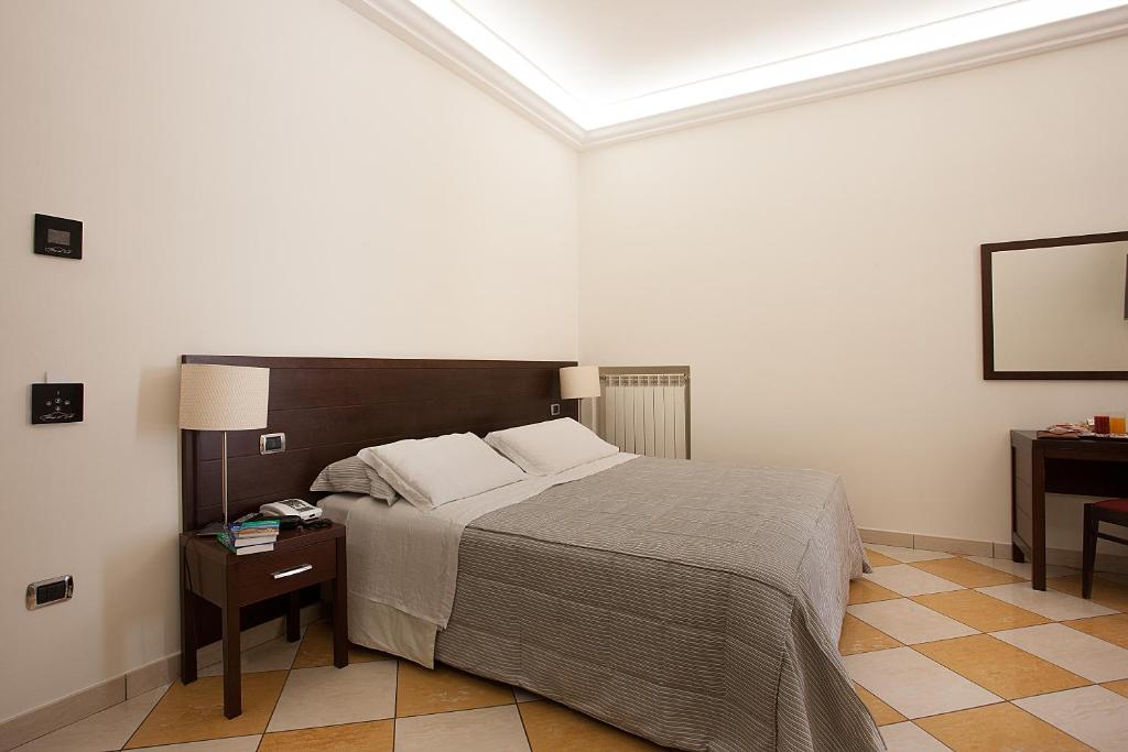 Двухместный (Двухместный номер с 1 кроватью или 2 отдельными кроватями) отеля Albergo del Golfo, Неаполь