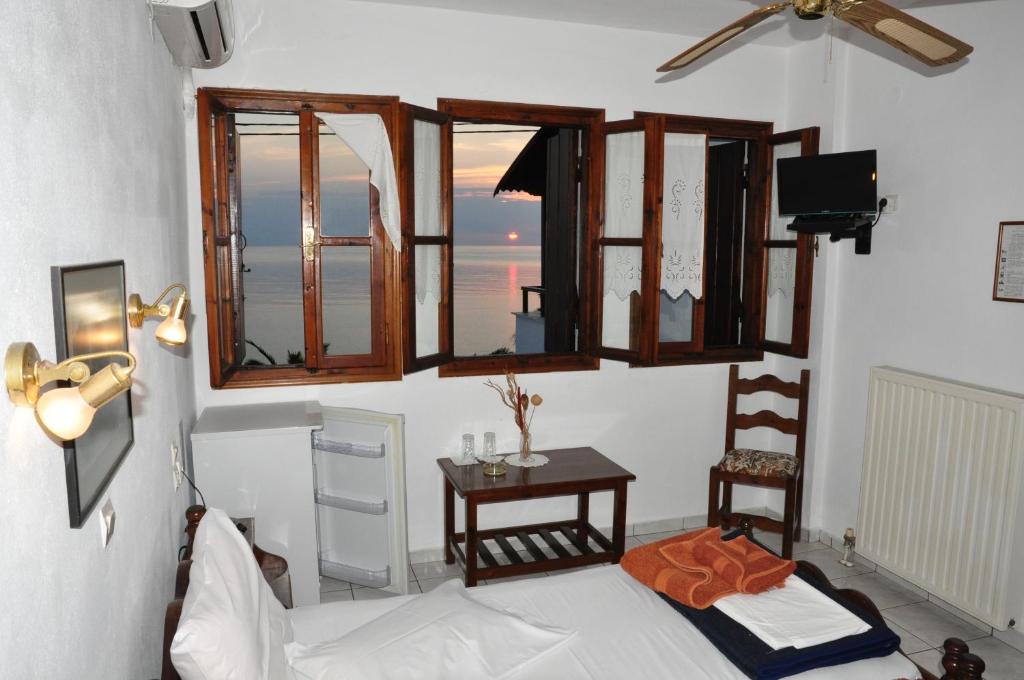 Двухместный (Двухместный номер эконом-класса с 1 кроватью и видом на море) апарт-отеля Hotel Hagiati, Хорефто
