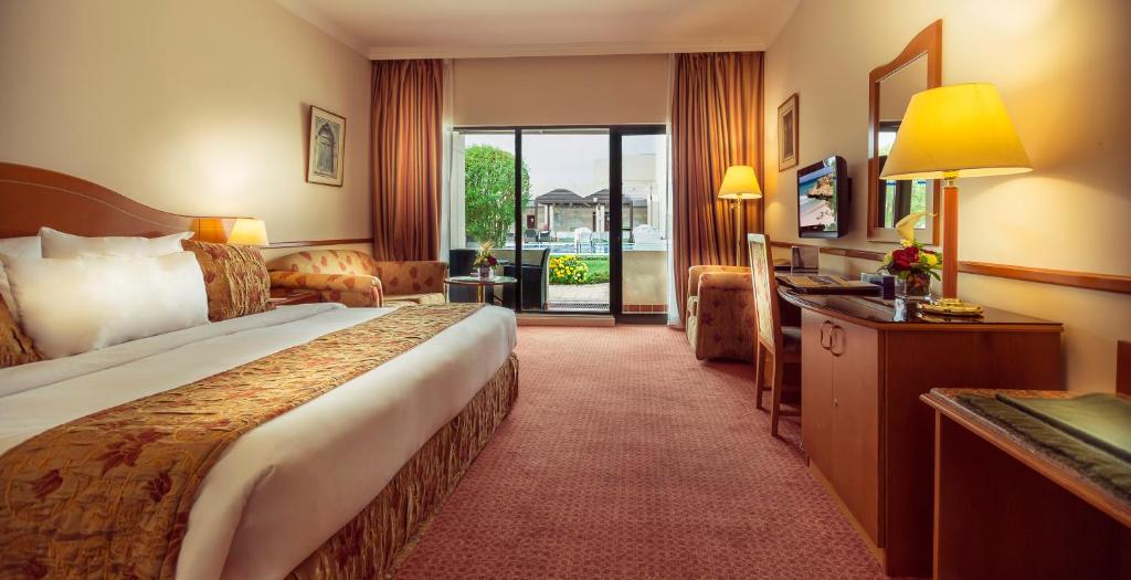 Одноместный (Стандартный одноместный номер с видом на бассейн) отеля Golden Tulip Nizwa Hotel, Низва