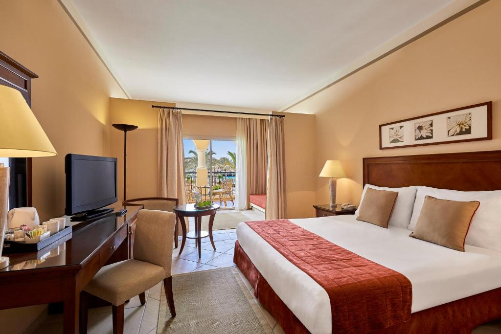 Двухместный (Семейный номер с кроватью размера «queen-size» - «Джаз Алмаза») курортного отеля Jaz Almaza Bay, Мерса-Матрух