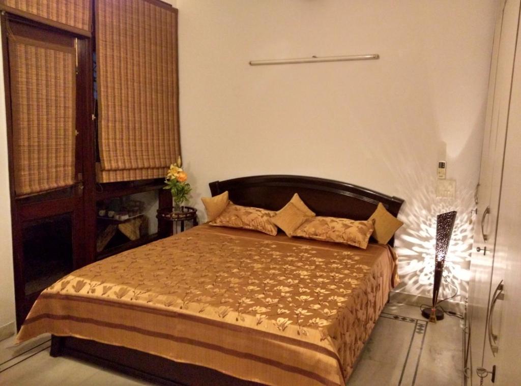 Двухместный (Бюджетный двухместный номер с 1 кроватью) отеля Large,Safe BD,5 min METRO,Free WIFi, Нью-Дели