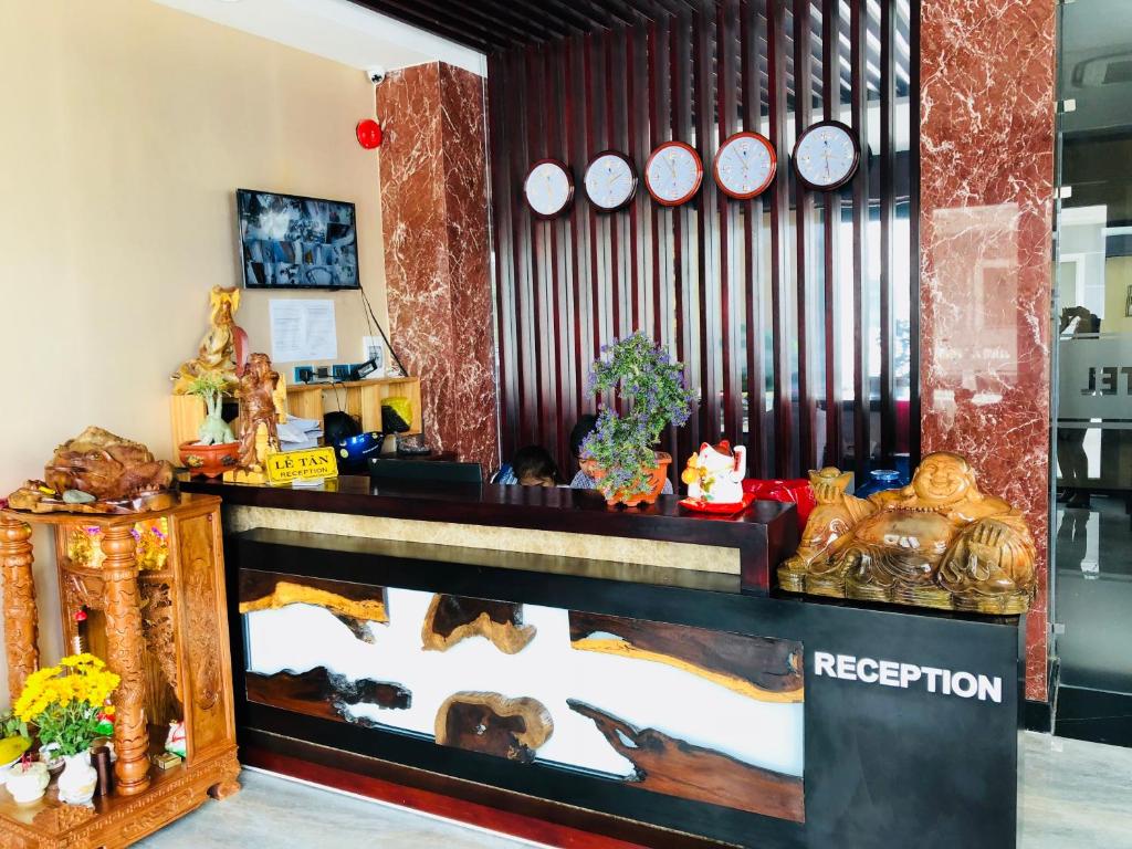 Четырехместный (Четырехместный номер с балконом), Hồng Hạc Hotel