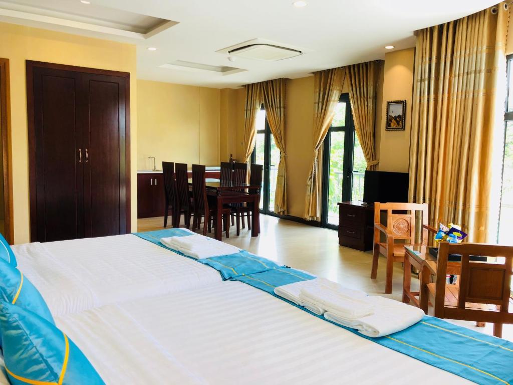 Семейный (Семейный номер с балконом), Hồng Hạc Hotel