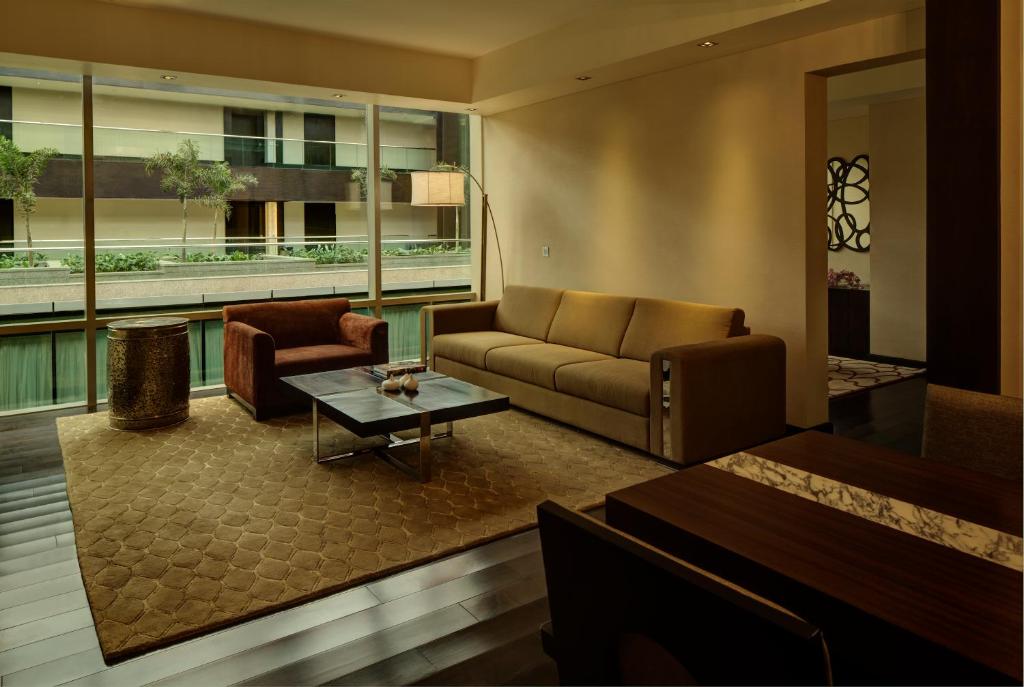 Апартаменты (Three-Bedroom Apartment - 20% Discount on Food & Beverages) отеля Park Hyatt Hyderabad, Хайдарабад