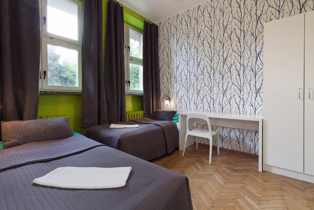 Двухместный (Двухместный номер с 2 отдельными кроватями и общей ванной комнатой) хостела Tatamka Hostel, Варшава