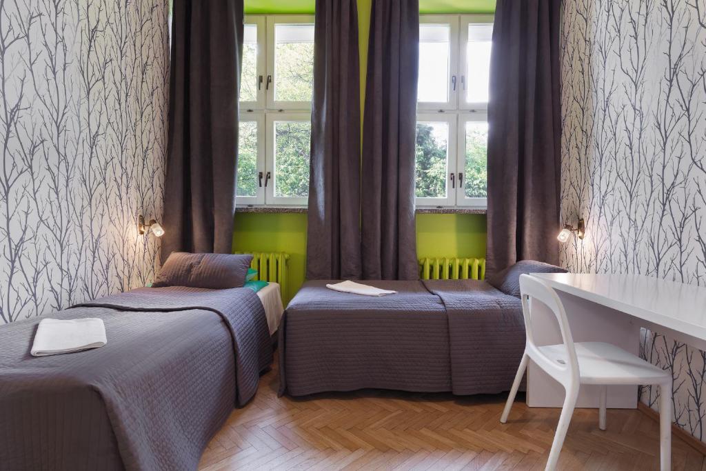 Двухместный (Двухместный номер с 2 отдельными кроватями и собственной ванной комнатой) хостела Tatamka Hostel, Варшава