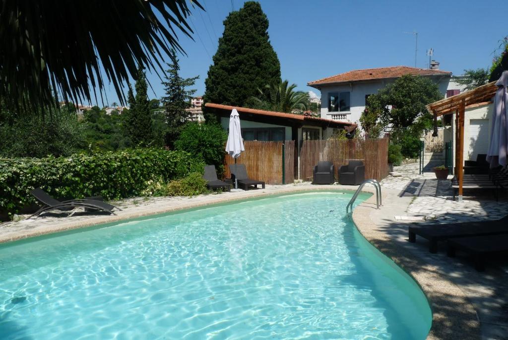 Двухместный (Двухместный номер с 1 кроватью и видом на бассейн) отеля Castel Enchanté, Ницца