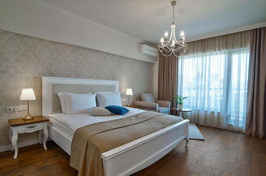 Двухместный (Двухместный номер с 1 кроватью, балконом и частичным видом на море (для 2 взрослых и 1 ребенка) - Бесплатный доступ на пляж) отеля Sunny Castle Hotel - All Inclusive, Кранево