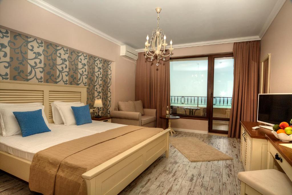 Двухместный (Двухместный номер с 1 кроватью, балконом и видом на море (для 3 взрослых) - Бесплатный доступ на пляж) отеля Sunny Castle Hotel - All Inclusive, Кранево