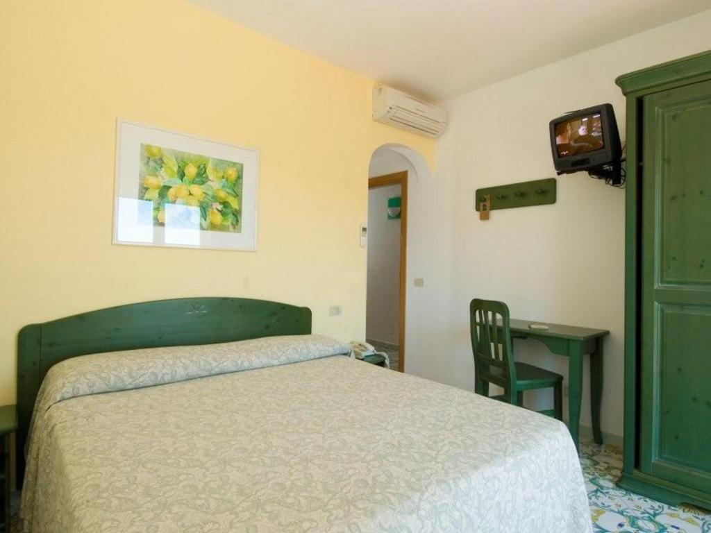 Двухместный (Двухместный номер эконом-класса с 1 кроватью или 2 отдельными кроватями) отеля Hotel Terme La Pergola, Искья