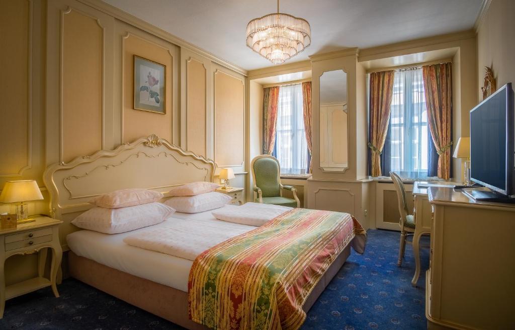 Двухместный (Классический двухместный номер с 1 кроватью или 2 отдельными кроватями) отеля Schlosshotel Römischer Kaiser, Вена