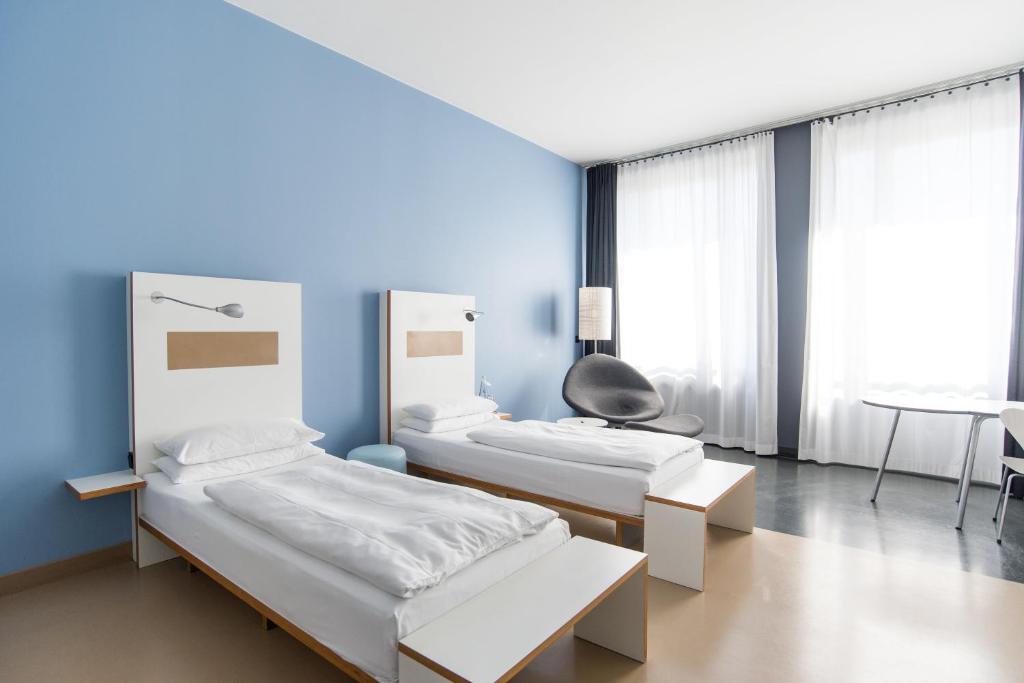 Двухместный (Двухместный номер Делюкс с 1 кроватью (для 2 взрослых и 1 ребенка)) отеля Ku'Damm 101 Hotel, Берлин