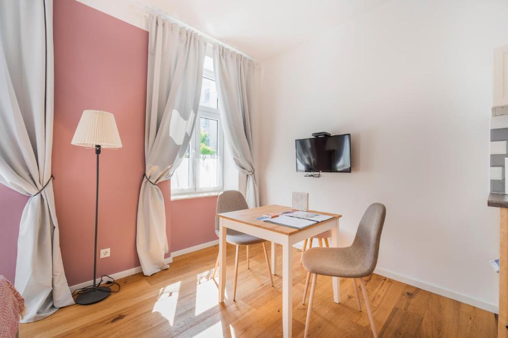 Студио (Стандартный трехместный номер-студио Т4), Vienna Vintage Apartment 2.0