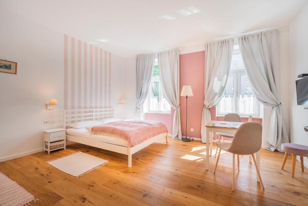 Студио (Стандартный трехместный номер-студио Т4), Vienna Vintage Apartment 2.0