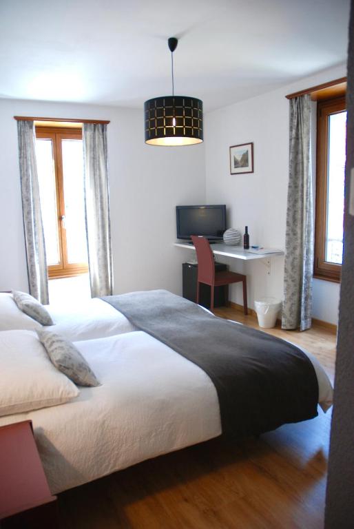 Двухместный (Улучшенный двухместный номер с 2 отдельными кроватями) отеля La Dent-du-Midi, Лавей-ле-Бан