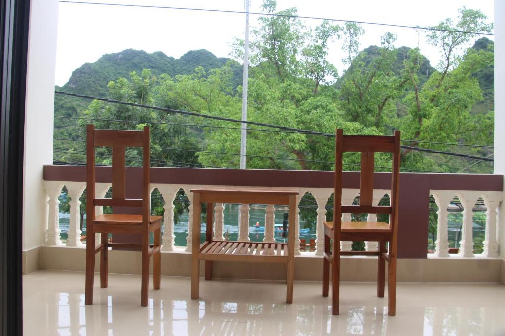 Двухместный (Двухместный номер Делюкс с 1 кроватью или 2 отдельными кроватями и видом на реку) отеля Son Doong Riverside, Донгхой