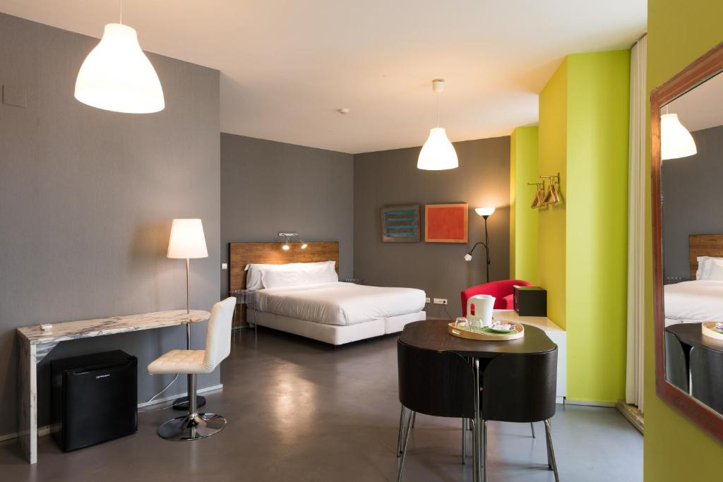 Двухместный (Улучшенный двухместный номер с 1 кроватью или 2 отдельными кроватями) апарт-отеля Alfama - Lisbon Lounge Suites, Лиссабон