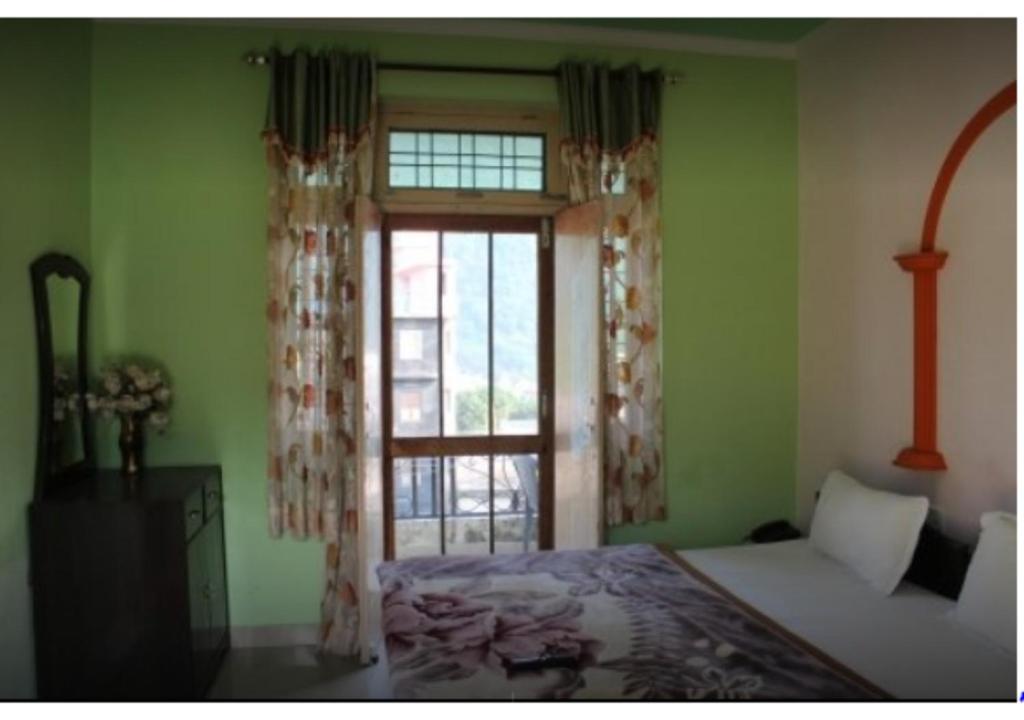 Двухместный (Стандартный двухместный номер с 1 кроватью) отеля River Side Hotel with Gangaotri View, Ришикеш