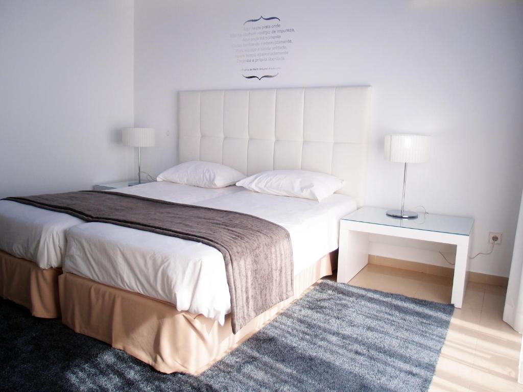 Двухместный (Улучшенный двухместный номер с 1 кроватью или 2 отдельными кроватями) отеля Rocamar Exclusive Hotel & Spa - Adults Only, Албуфейра