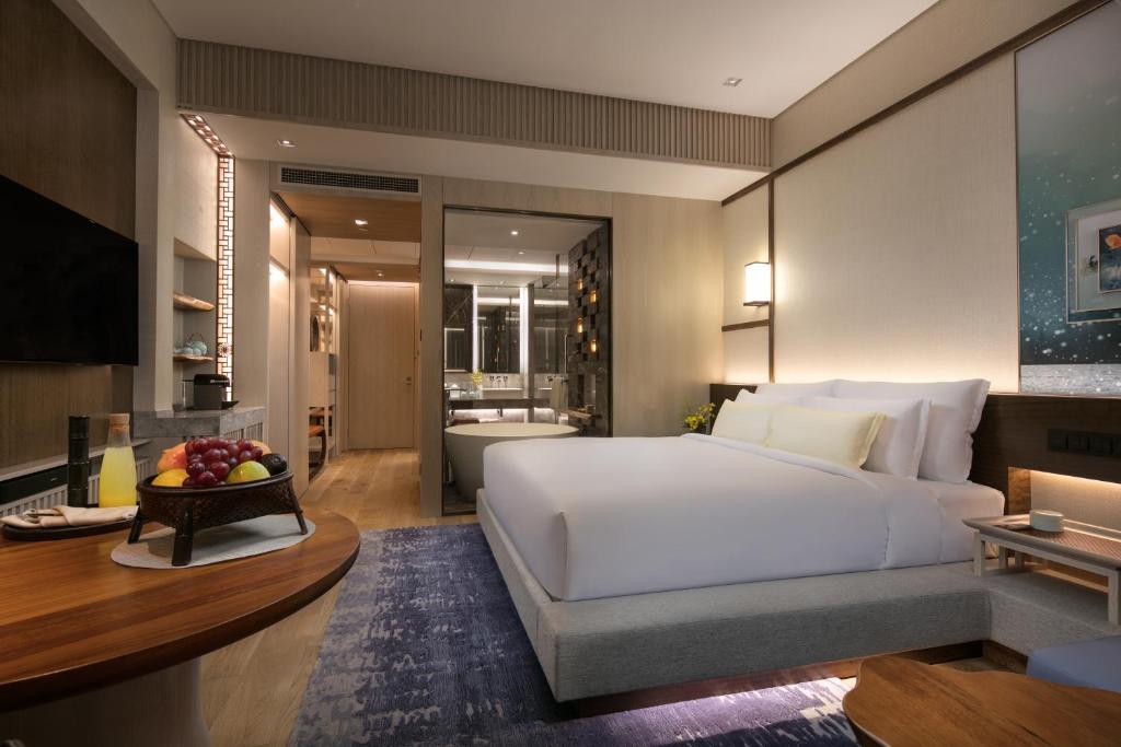 Двухместный (Представительский номер с кроватью размера «king-size») отеля The Anandi Hotel and SPA, Шанхай