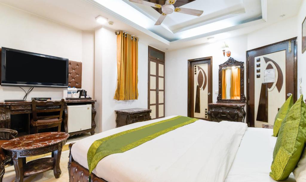 Двухместный (Двухместный номер Делюкс с 1 кроватью) отеля Hotel Baljeet Lodge, Нью-Дели