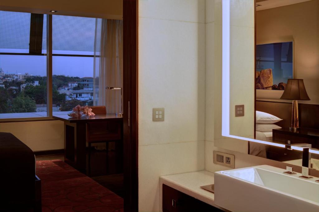 Апартаменты (One-Bedroom Apartment - 20% Discount on Food & Beverages), Park Hyatt Hyderabad