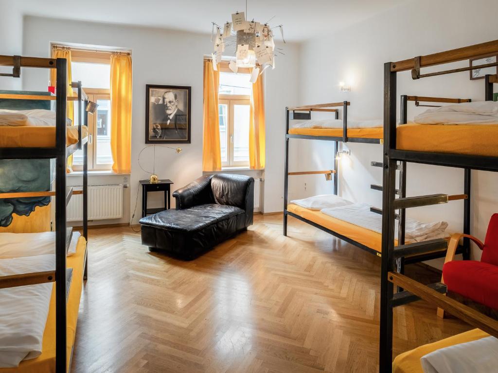 Номер (Спальное место на двухъярусной кровати в общем номере для мужчин и женщин) хостела Vienna Hostel Ruthensteiner, Вена