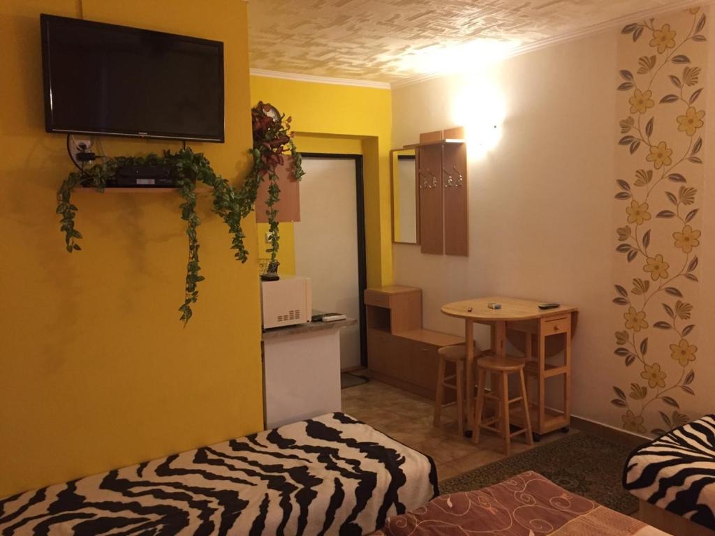 Студио (Studio with Terrace and Air Conditioning (4 Adults)), Studio Florida