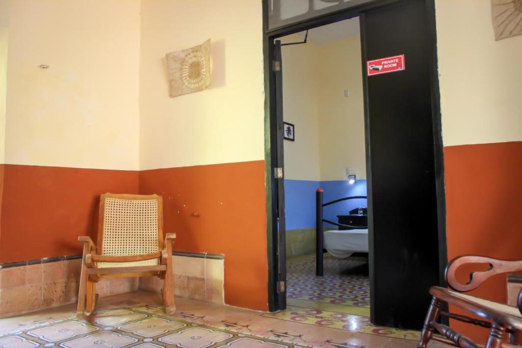 Двухместный (Двухместный номер с 1 кроватью и собственной ванной комнатой) хостела Hostal La Ermita, Мерида