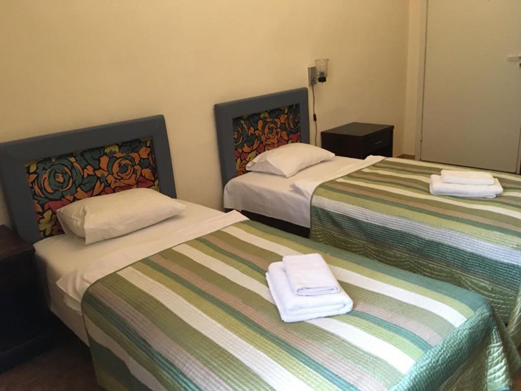 Двухместный (Двухместный номер с 1 кроватью или 2 отдельными кроватями, общая ванная комната) хостела Hostel Viktorija, Рига