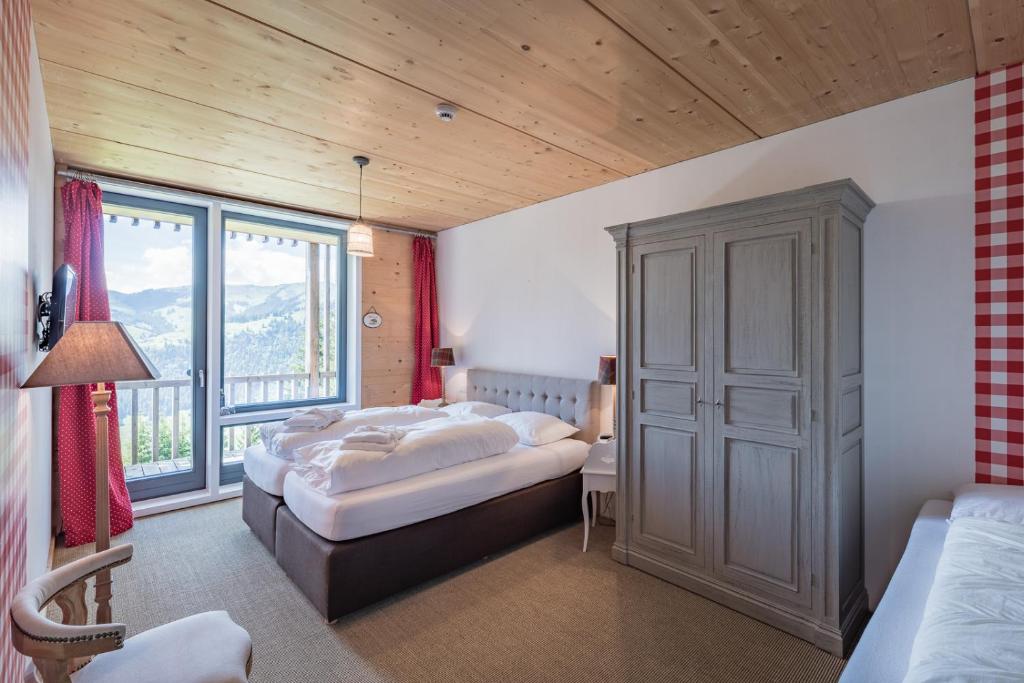 Двухместный (Улучшенный двухместный номер с 1 кроватью) отеля Rinderberg Swiss Alpine Lodge, Гштад