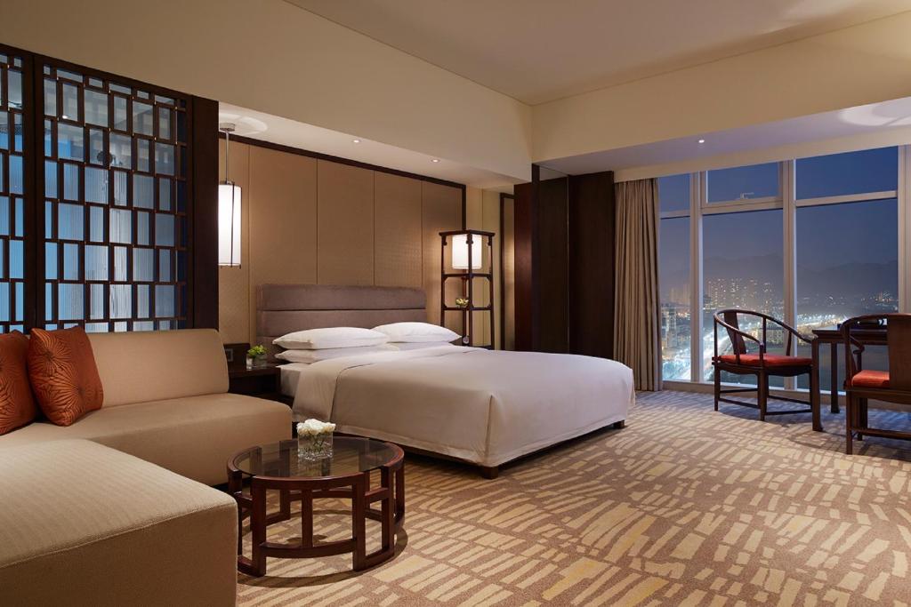 Двухместный (1 King Club Access) отеля Hyatt Regency Qingdao, Циндао
