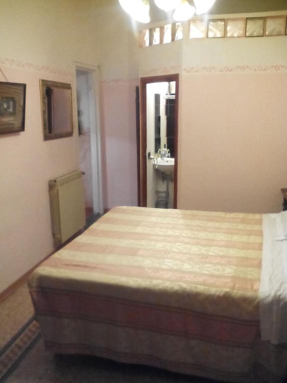 Двухместный (Двухместный номер с 1 кроватью и собственной ванной комнатой) гостевого дома Souvenir Maya, Флоренция