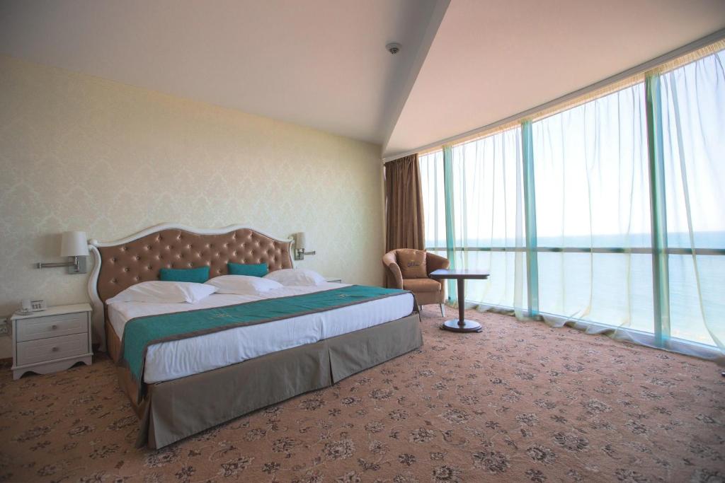 Сьюит (Суперлюкс с 1 спальней) отеля Marina Grand Beach Hotel All Inclusive, Золотые Пески