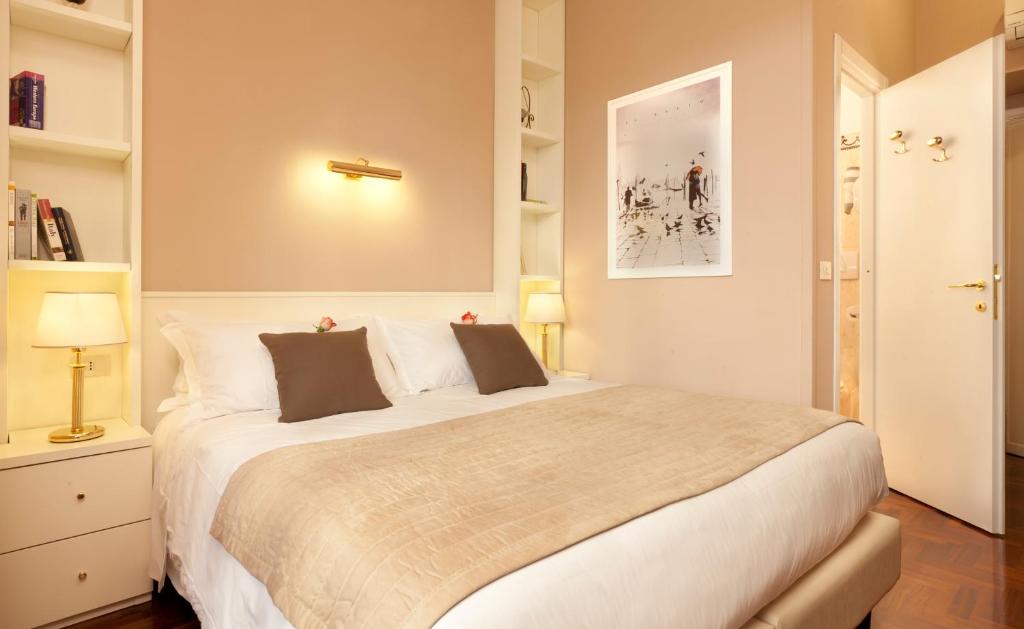 Двухместный (Улучшенный двухместный номер с 1 кроватью или 2 отдельными кроватями) отеля Hotel Italia, Рим
