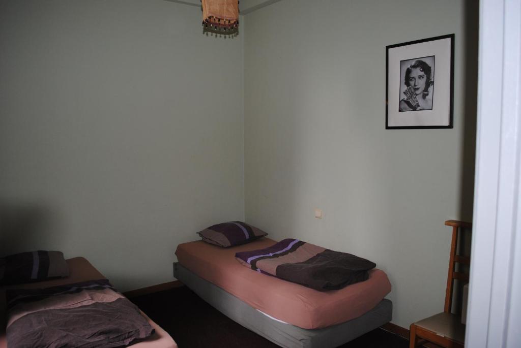 Двухместный (Двухместный номер с 1 кроватью и общей ванной комнатой) хостела Charlie Rockets Youth Hostel, Брюгге