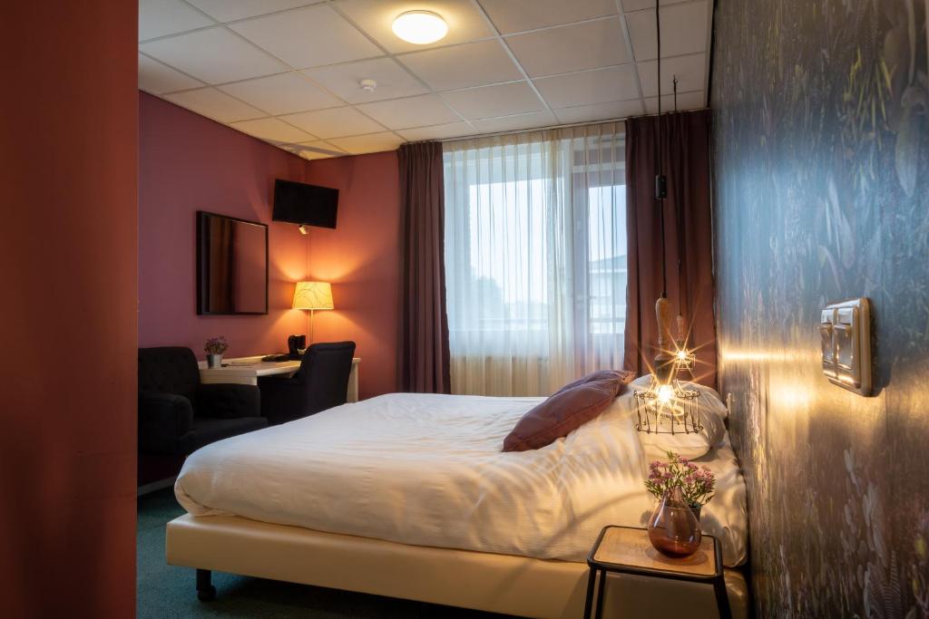 Двухместный (Двухместный номер с 1 кроватью и балконом) отеля Hotel Villa Flora, Лейден