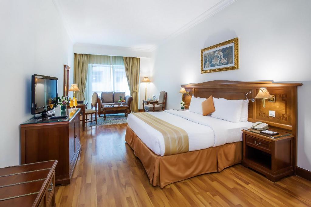 Двухместный (Предоставление номера более высокой категории, на представительском этаже, завтрак включен) отеля Grand Excelsior Hotel - Bur Dubai, Дубай