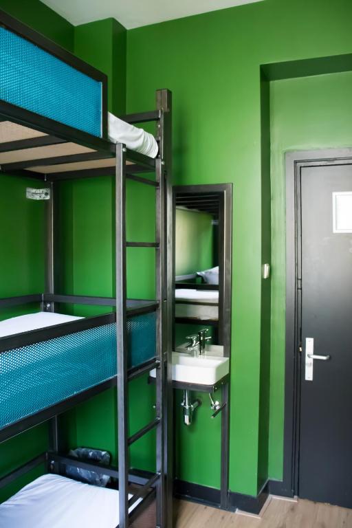 Двухместный (Двухместный номер с 2 отдельными кроватями и общей ванной комнатой) хостела Amsterdam Hostel Orfeo, Амстердам