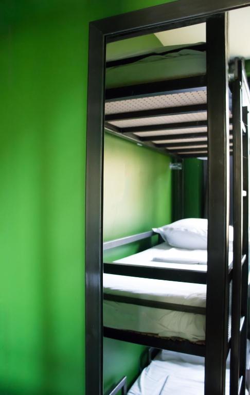 Номер (Кровать в общем 4-местном номере для мужчин и женщин) хостела Amsterdam Hostel Annemarie, Амстердам
