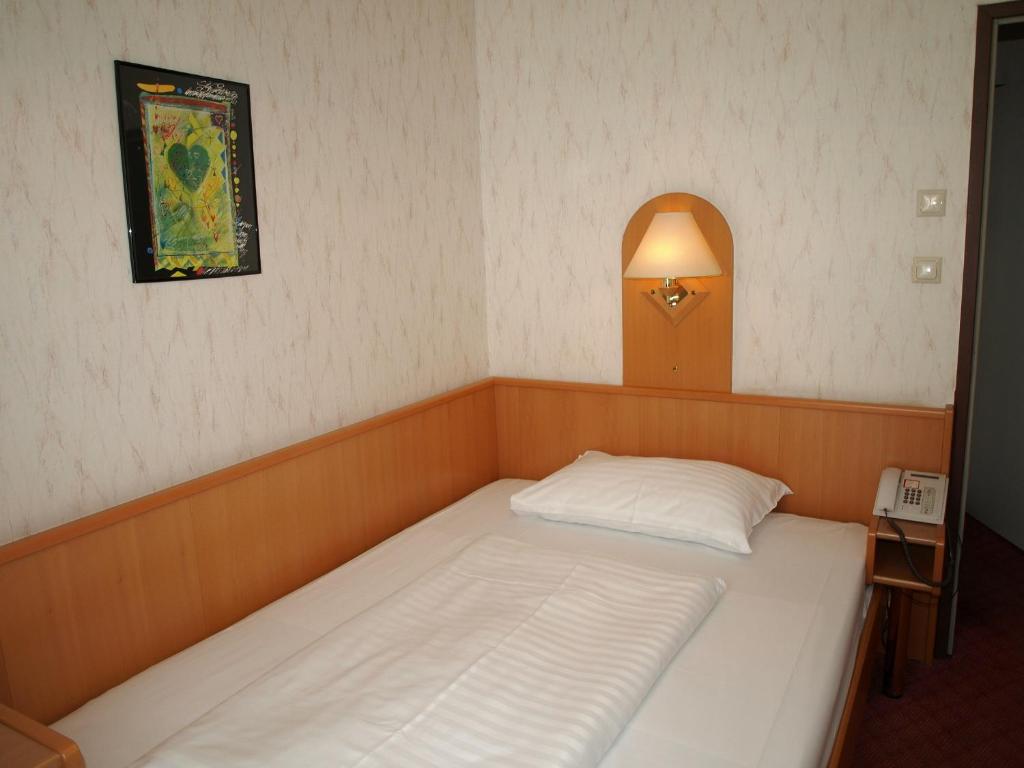 Двухместный (Двухместный номер эконом-класса с 1 кроватью) отеля Hotel Admiral, Вена