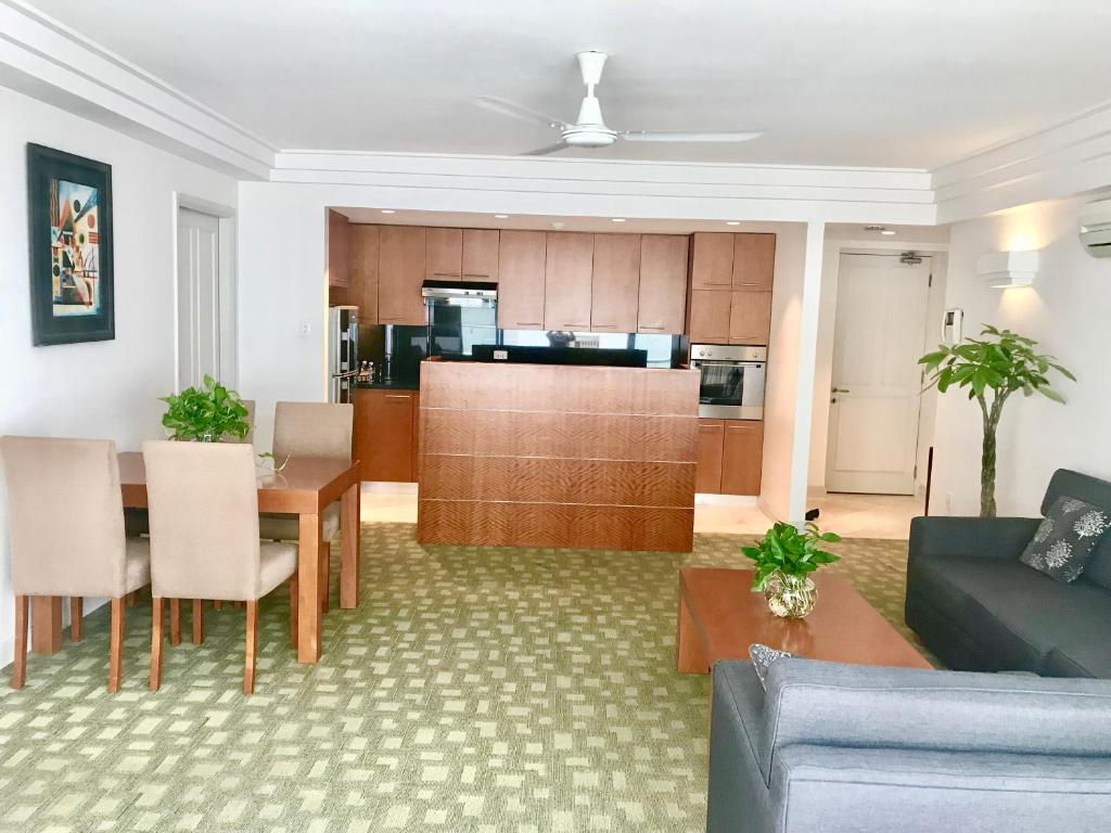 Апартаменты (Апартаменты с балконом), Downtown Retro Serviced Apartment