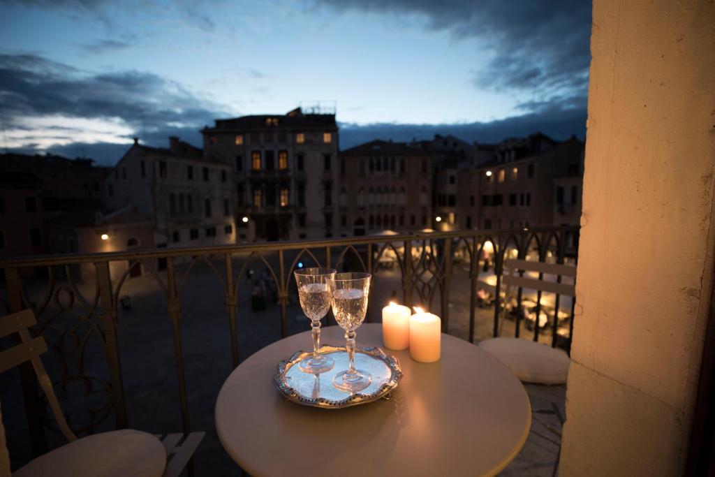 Сьюит (Royal Apartment with Jacuzzi and Balcony - Separate Building), Palazzo Paruta