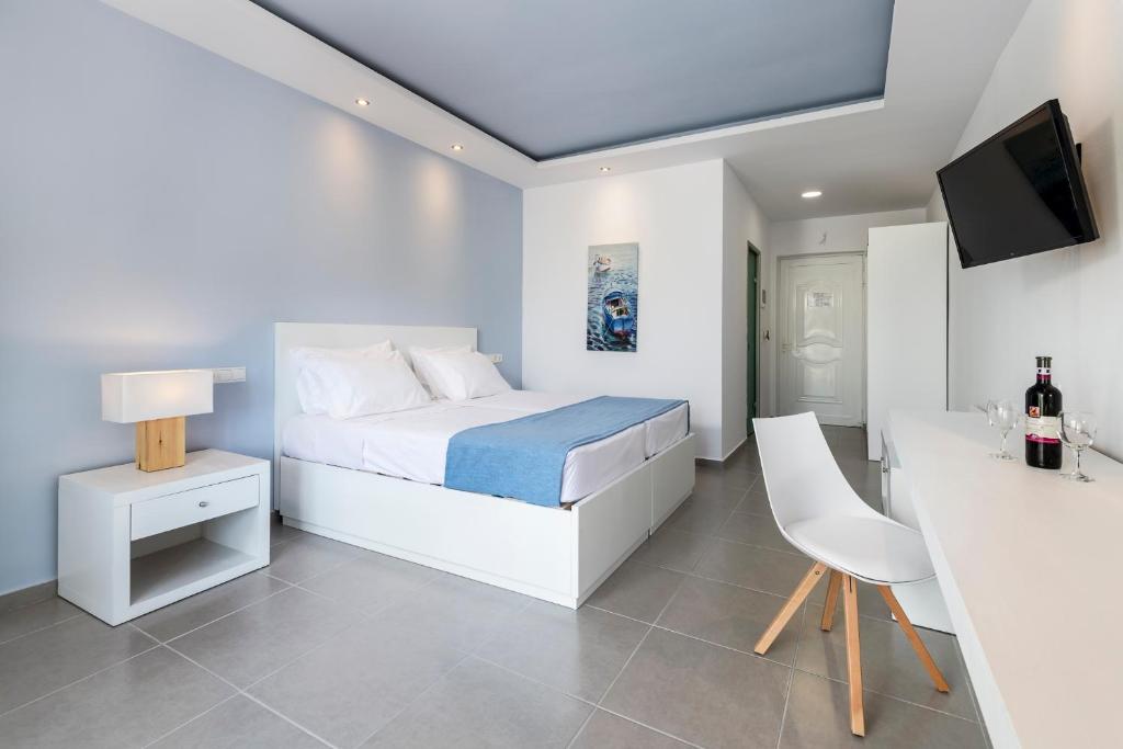 Двухместный (Улучшенный двухместный номер с 1 кроватью, боковой вид на море (для 2–3 взрослых)) курортного отеля Gaia Royal, Мастихарион
