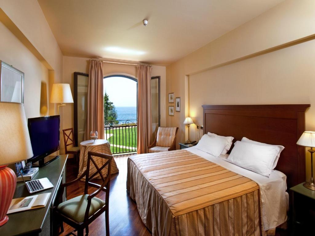 Двухместный (Стандартный двухместный номер с 1 кроватью или 2 отдельными кроватями, вид на море) отеля Grand Hotel Baia Verde, Катания