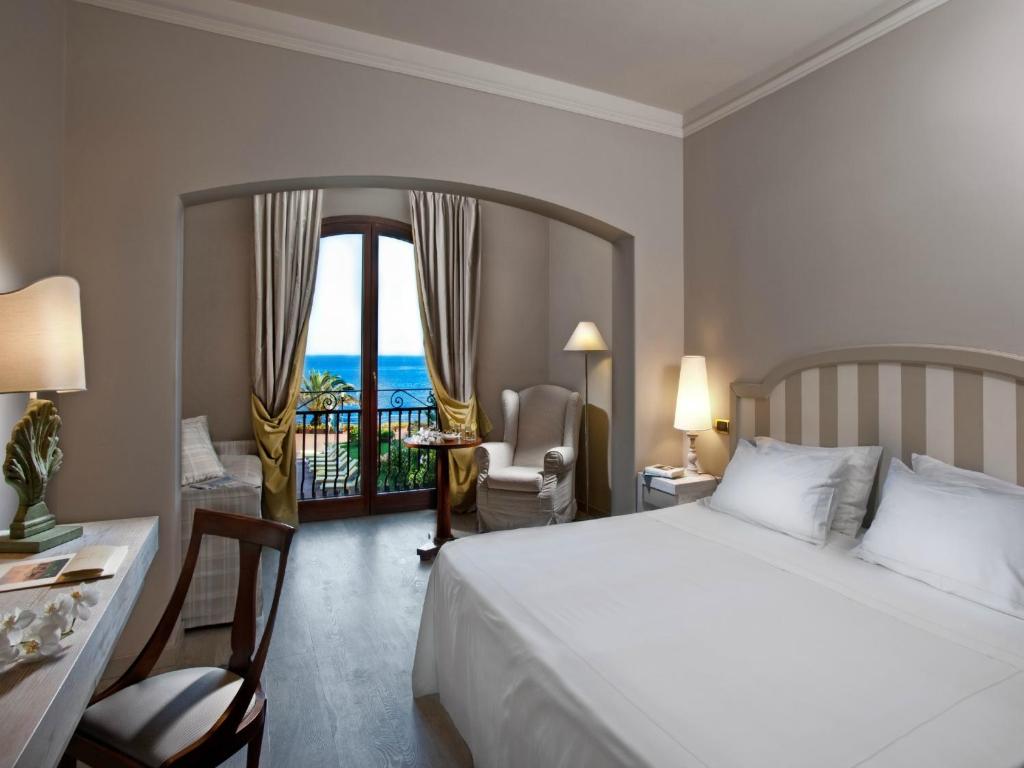 Двухместный (Улучшенный двухместный номер с 1 кроватью или 2 отдельными кроватями и видом на море) отеля Grand Hotel Baia Verde, Катания